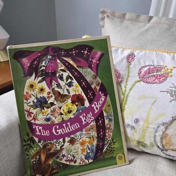 Golden Press Other - The Golden Egg Book - Illustrated Childrens Book - Green Cover